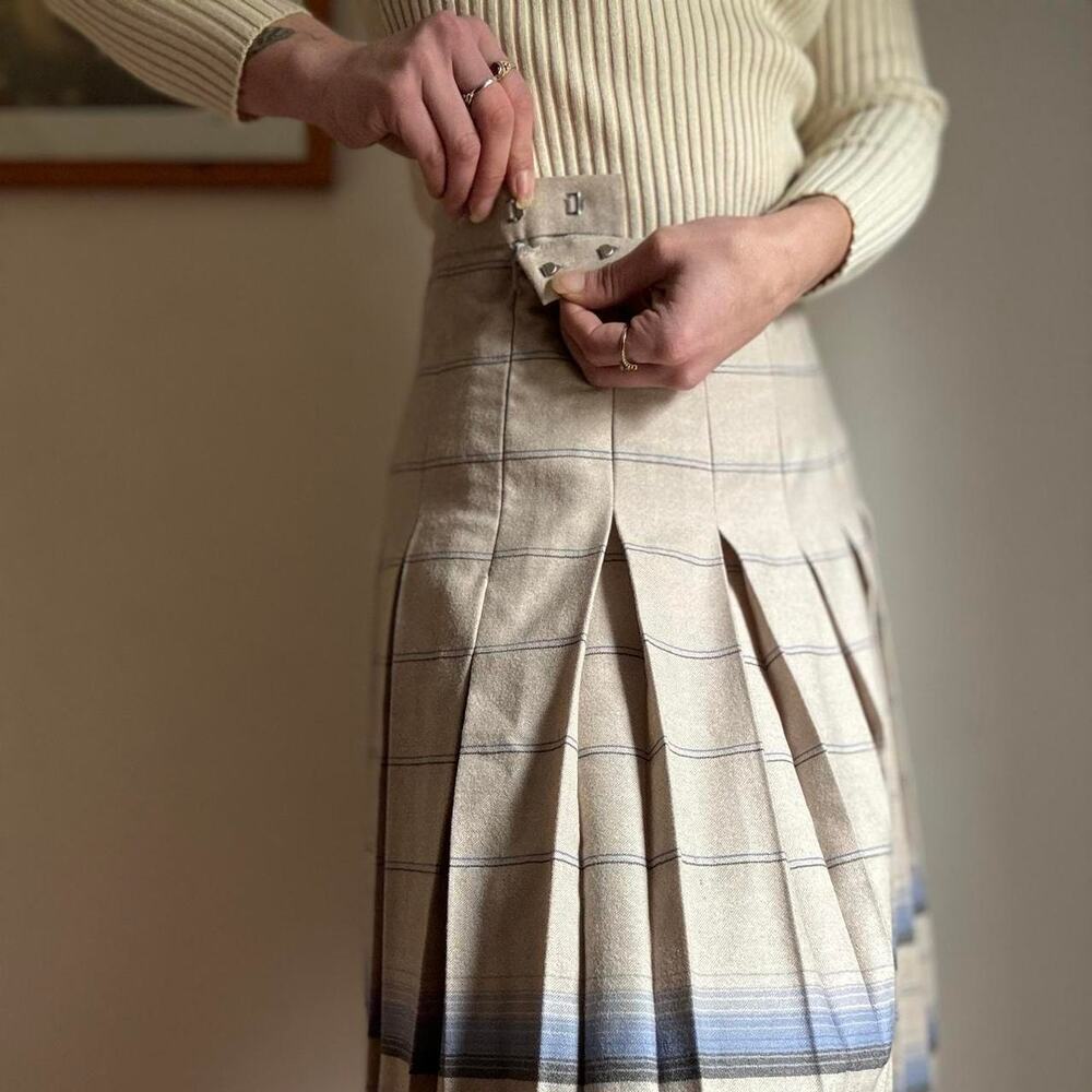 Compliments From The Edinburgh Woollen Mill Pleated Midi Skirt Size 12 wool - Picture 3 of 10